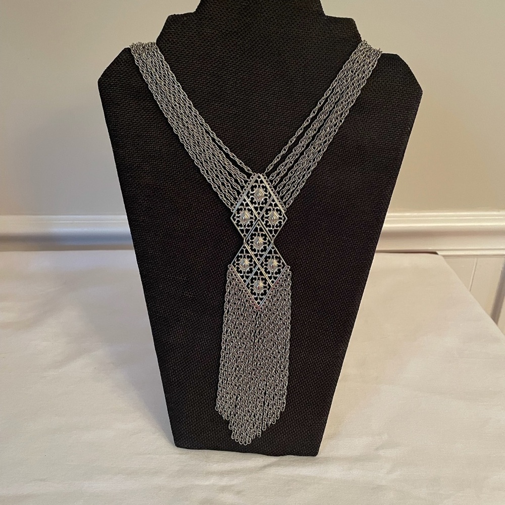 Vintage 70s Silver “V” Necklace
